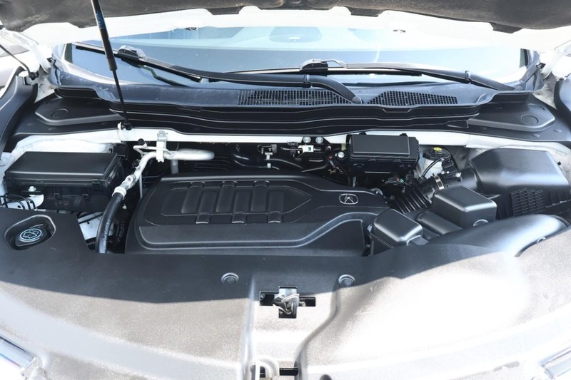 Acura MDX Vehicle Full-screen Gallery Image 15