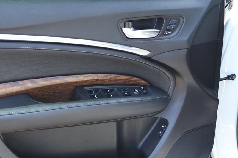 Acura MDX Vehicle Full-screen Gallery Image 18