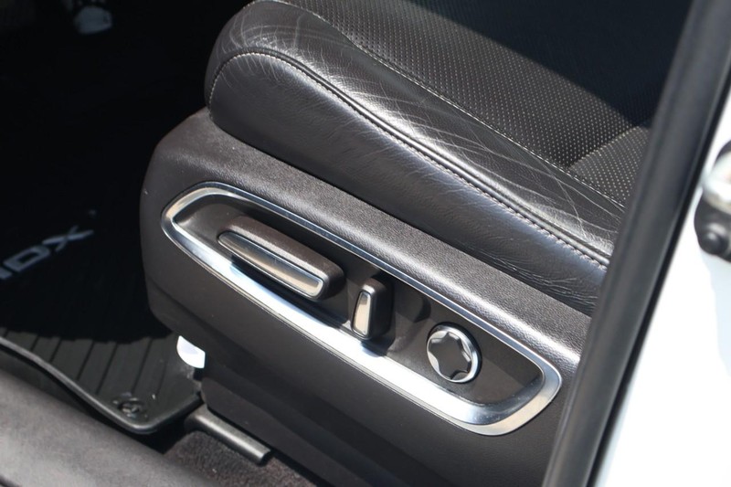 Acura MDX Vehicle Full-screen Gallery Image 21