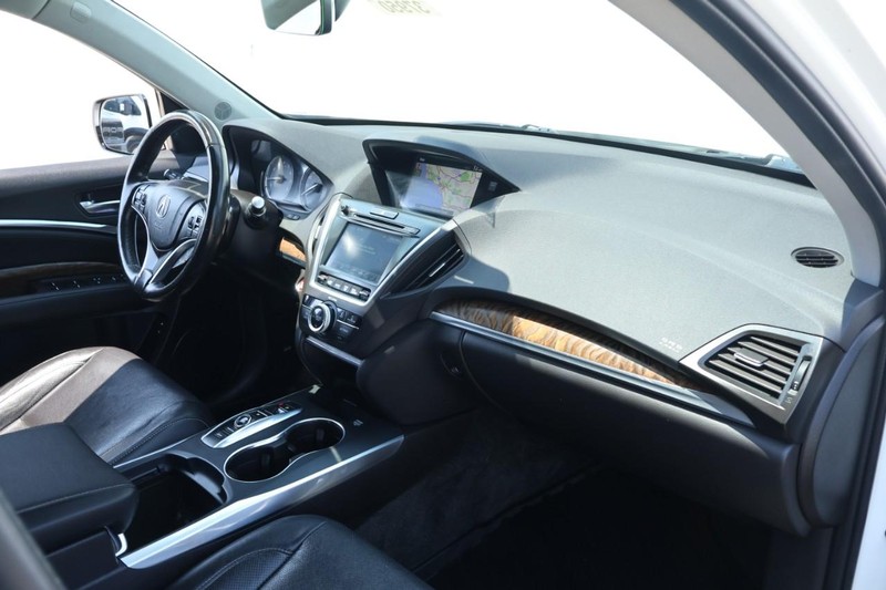 Acura MDX Vehicle Full-screen Gallery Image 24