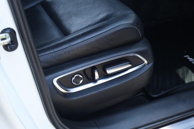 Acura MDX Vehicle Full-screen Gallery Image 25