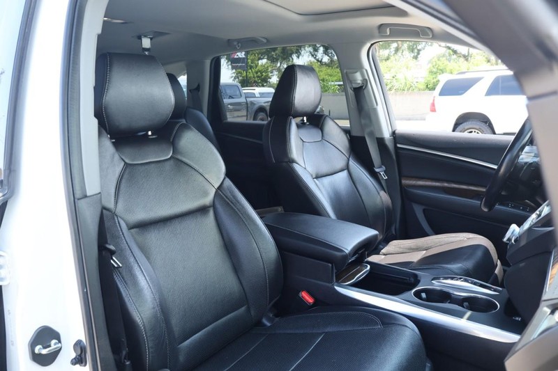 Acura MDX Vehicle Full-screen Gallery Image 26