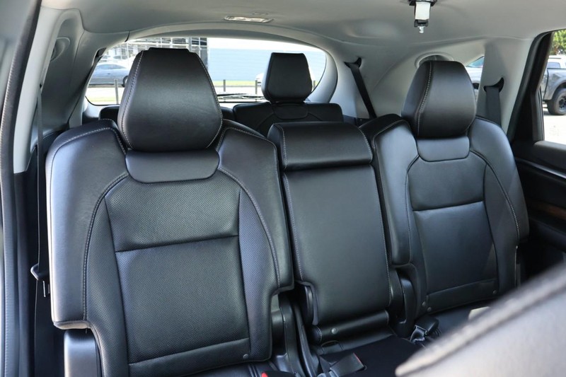 Acura MDX Vehicle Full-screen Gallery Image 27