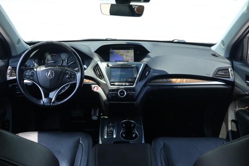 Acura MDX Vehicle Full-screen Gallery Image 30