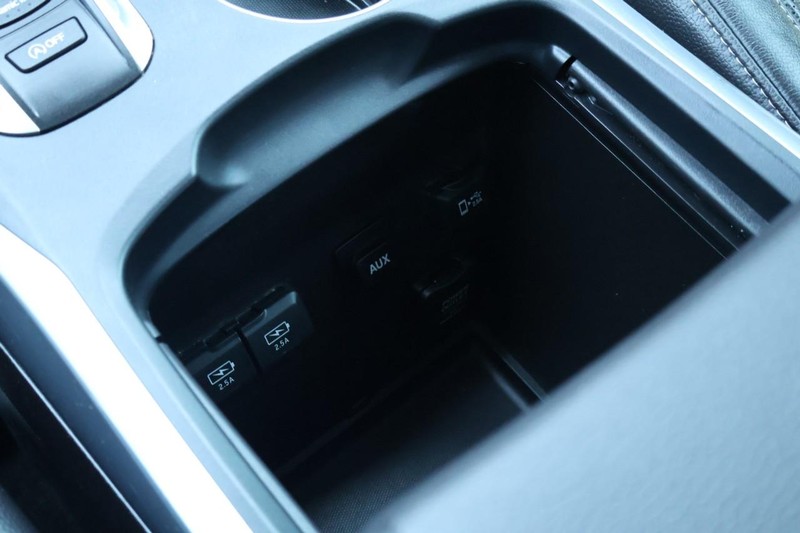 Acura MDX Vehicle Full-screen Gallery Image 43