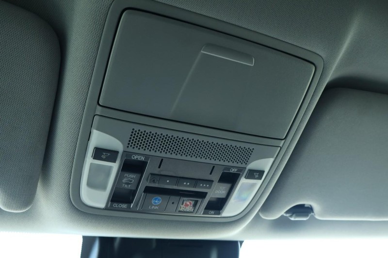 Acura MDX Vehicle Full-screen Gallery Image 44