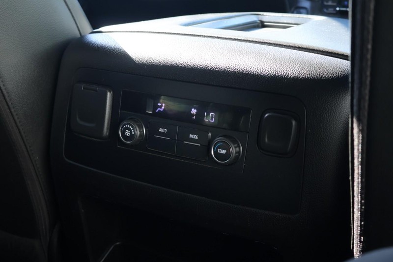 Chevrolet Tahoe Vehicle Full-screen Gallery Image 29