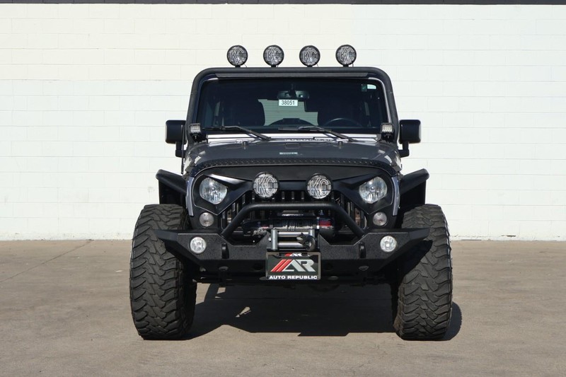 Jeep Wrangler Unlimited Vehicle Full-screen Gallery Image 02