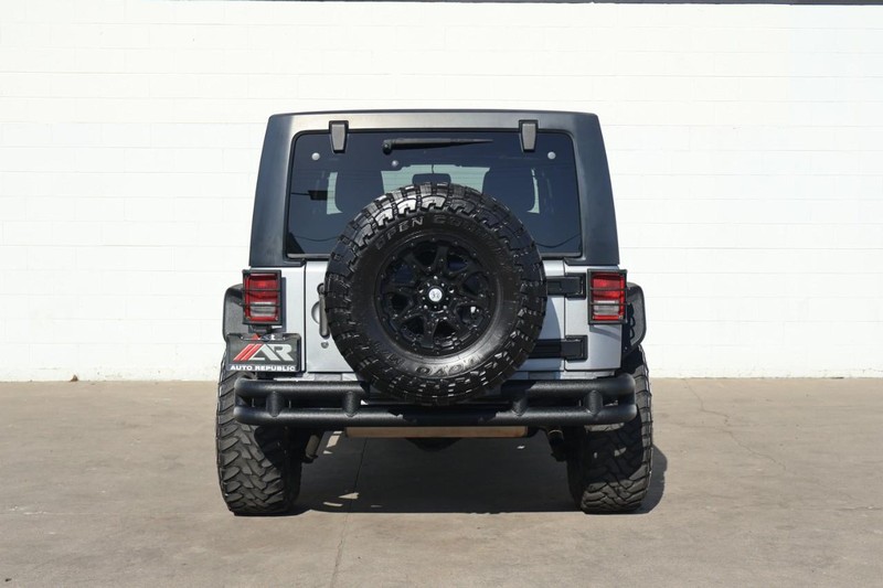 Jeep Wrangler Unlimited Vehicle Full-screen Gallery Image 06