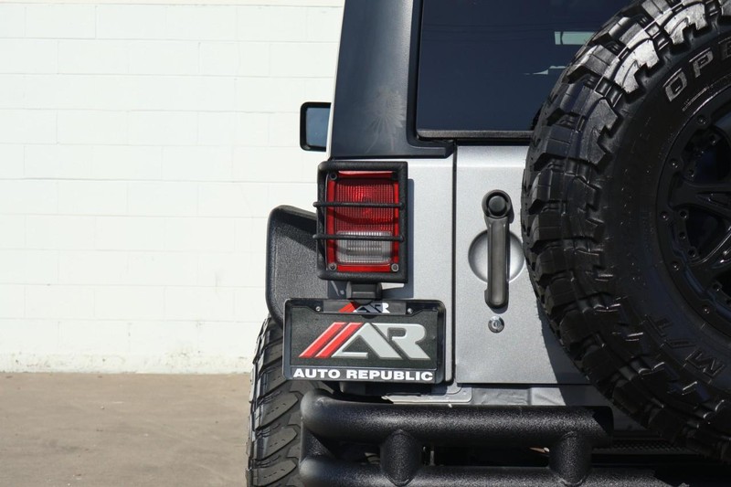 Jeep Wrangler Unlimited Vehicle Full-screen Gallery Image 07