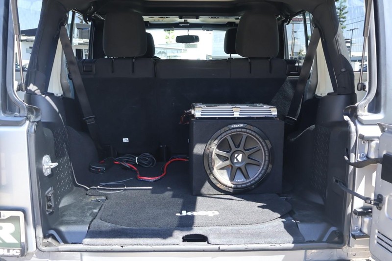 Jeep Wrangler Unlimited Vehicle Full-screen Gallery Image 08