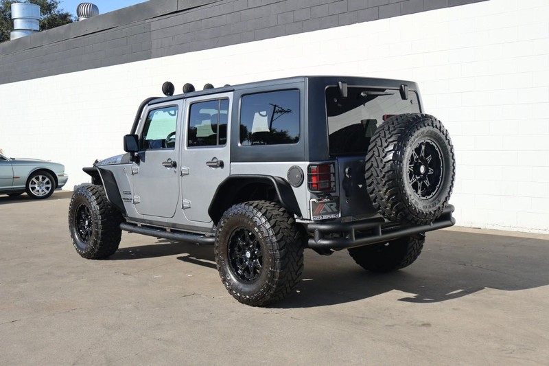 Jeep Wrangler Unlimited Vehicle Full-screen Gallery Image 09