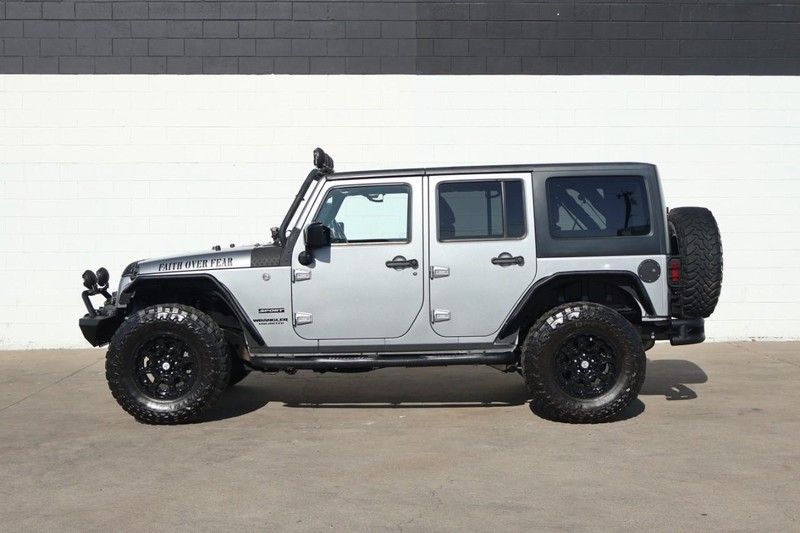 Jeep Wrangler Unlimited Vehicle Full-screen Gallery Image 10