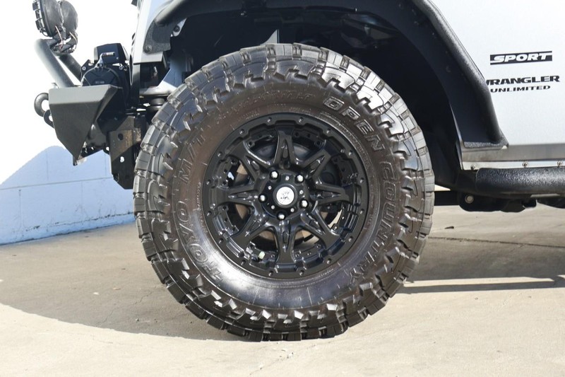 Jeep Wrangler Unlimited Vehicle Full-screen Gallery Image 13