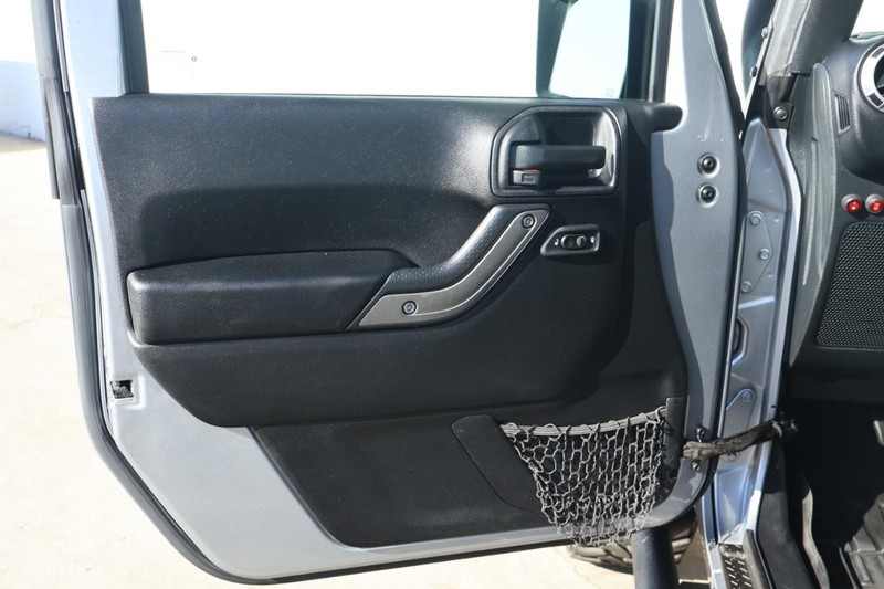 Jeep Wrangler Unlimited Vehicle Full-screen Gallery Image 18