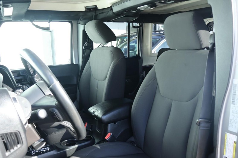 Jeep Wrangler Unlimited Vehicle Full-screen Gallery Image 22