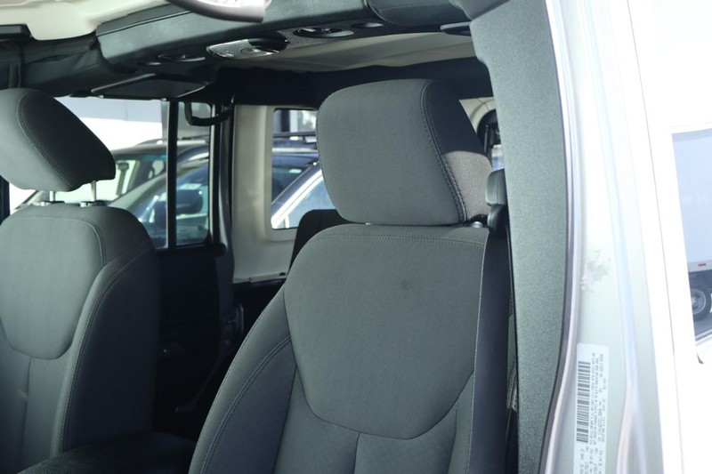 Jeep Wrangler Unlimited Vehicle Full-screen Gallery Image 23