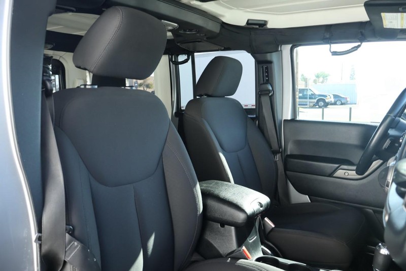 Jeep Wrangler Unlimited Vehicle Full-screen Gallery Image 25