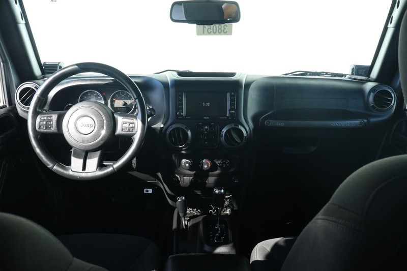 Jeep Wrangler Unlimited Vehicle Full-screen Gallery Image 27