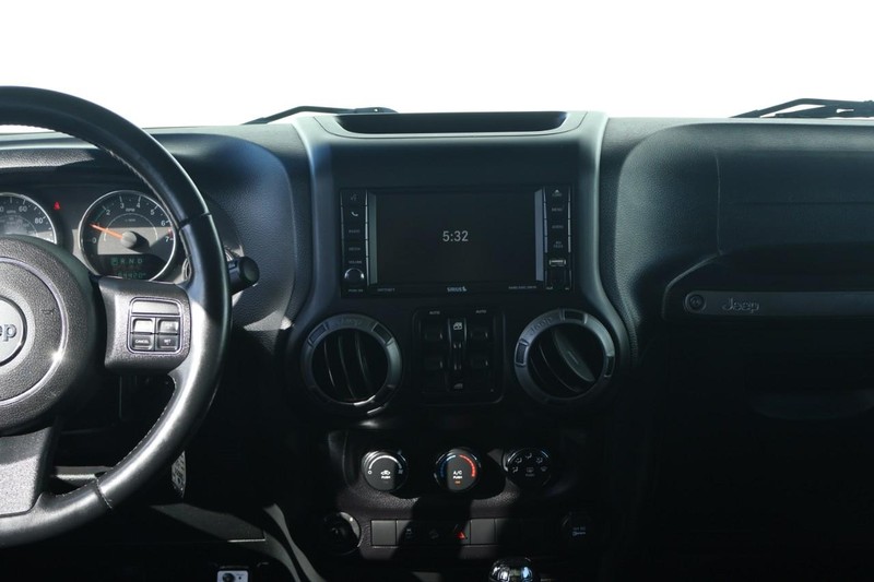 Jeep Wrangler Unlimited Vehicle Full-screen Gallery Image 32