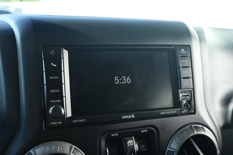 Jeep Wrangler Unlimited Vehicle Full-screen Gallery Image 33