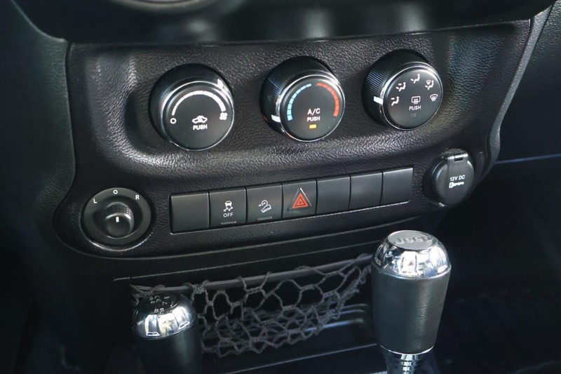 Jeep Wrangler Unlimited Vehicle Full-screen Gallery Image 34