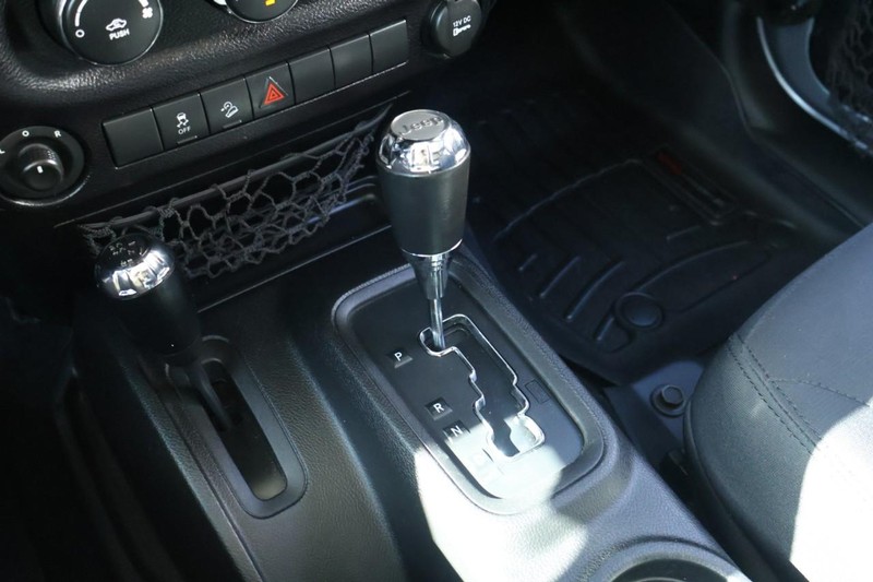 Jeep Wrangler Unlimited Vehicle Full-screen Gallery Image 35