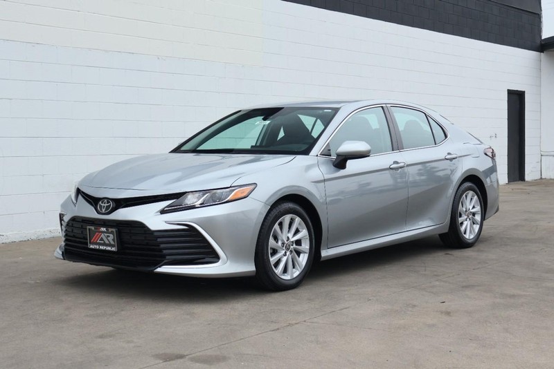 Toyota Camry Vehicle Full-screen Gallery Image 12