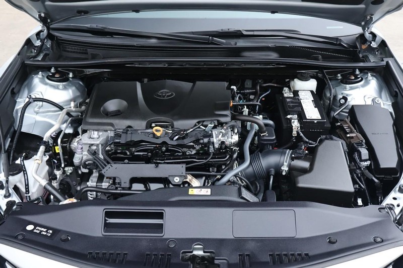 Toyota Camry Vehicle Full-screen Gallery Image 13