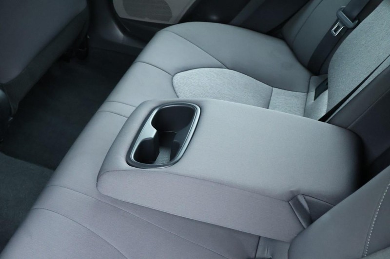 Toyota Camry Vehicle Full-screen Gallery Image 25