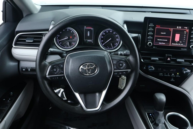 Toyota Camry Vehicle Full-screen Gallery Image 28
