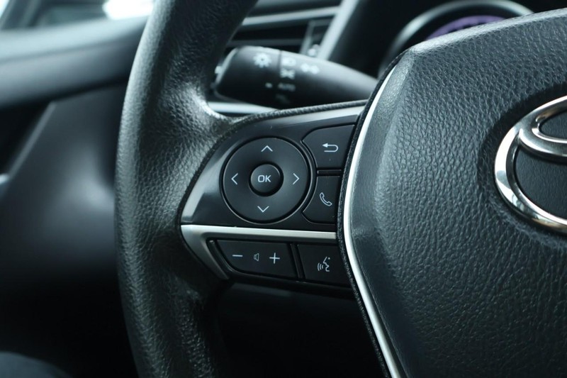 Toyota Camry Vehicle Full-screen Gallery Image 29