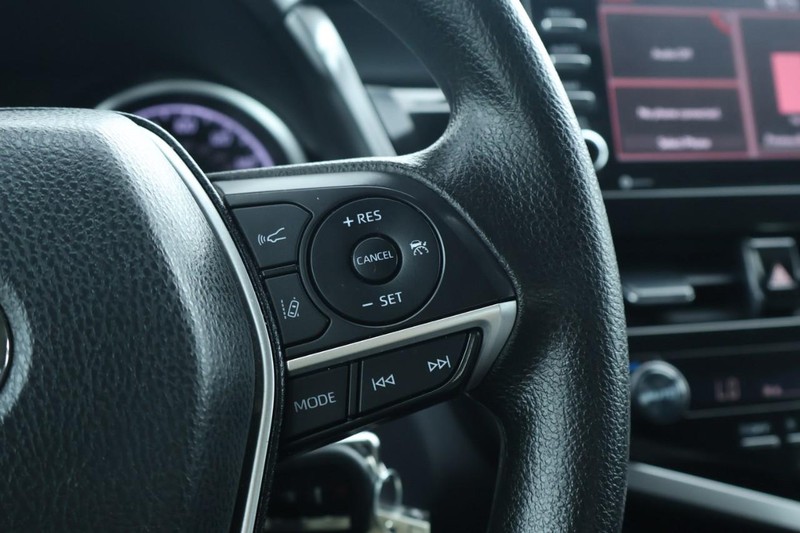 Toyota Camry Vehicle Full-screen Gallery Image 30