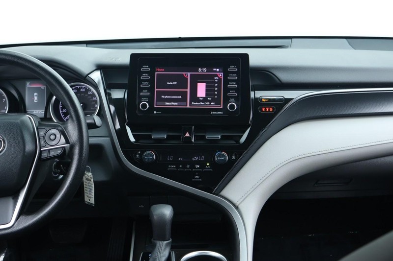 Toyota Camry Vehicle Full-screen Gallery Image 31