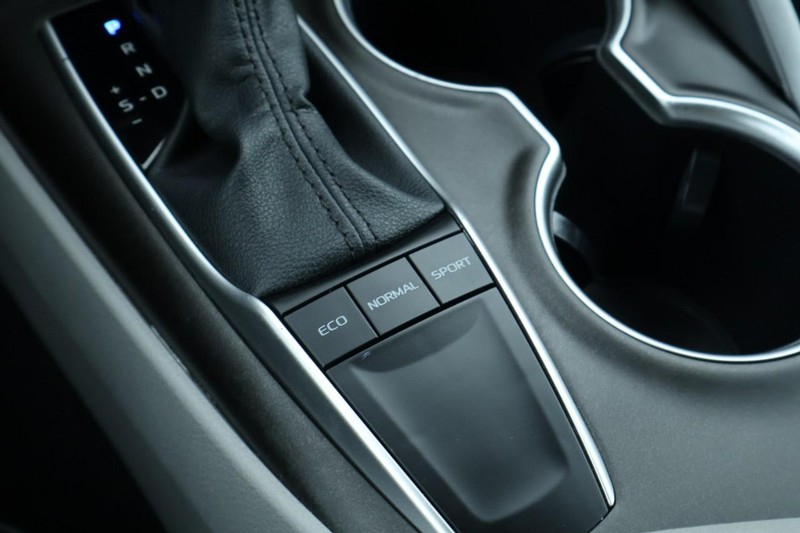 Toyota Camry Vehicle Full-screen Gallery Image 38