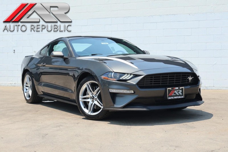 Ford Mustang Vehicle Full-screen Gallery Image 01