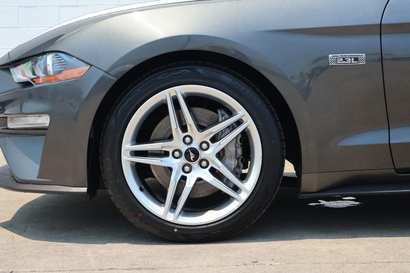 Ford Mustang Vehicle Full-screen Gallery Image 14