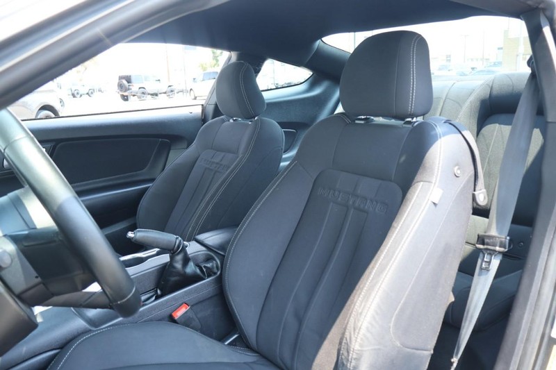 Ford Mustang Vehicle Full-screen Gallery Image 19