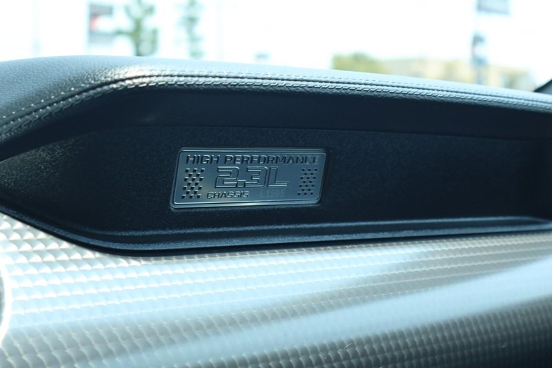 Ford Mustang Vehicle Full-screen Gallery Image 22