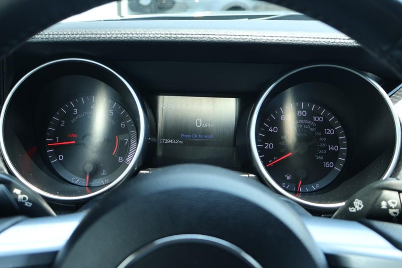 Ford Mustang Vehicle Full-screen Gallery Image 26