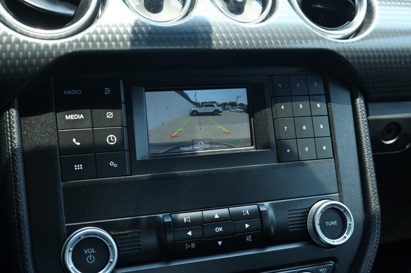 Ford Mustang Vehicle Full-screen Gallery Image 34