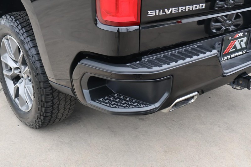 Chevrolet Silverado 1500 Vehicle Full-screen Gallery Image 12