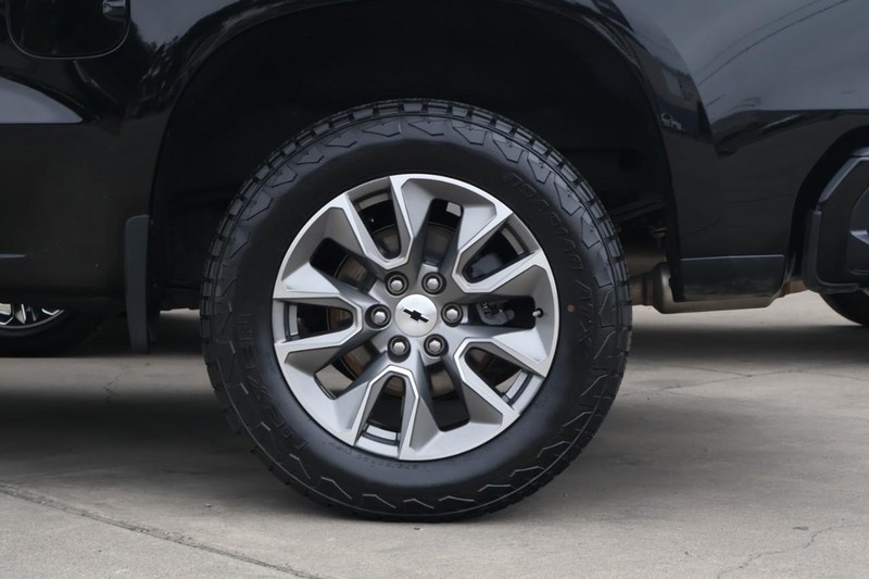 Chevrolet Silverado 1500 Vehicle Full-screen Gallery Image 17