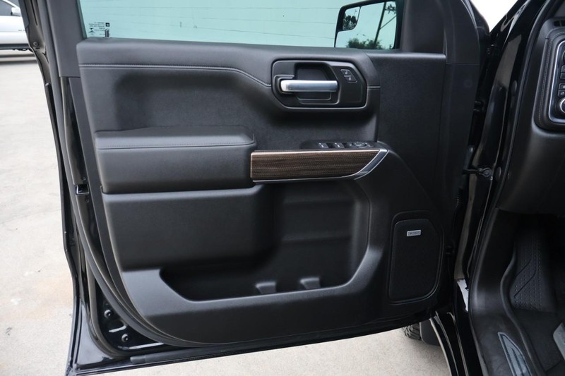 Chevrolet Silverado 1500 Vehicle Full-screen Gallery Image 18