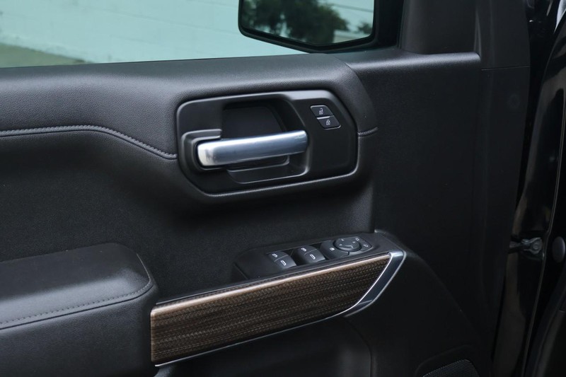 Chevrolet Silverado 1500 Vehicle Full-screen Gallery Image 19