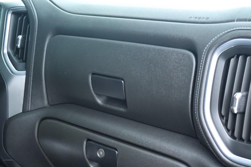 Chevrolet Silverado 1500 Vehicle Full-screen Gallery Image 26