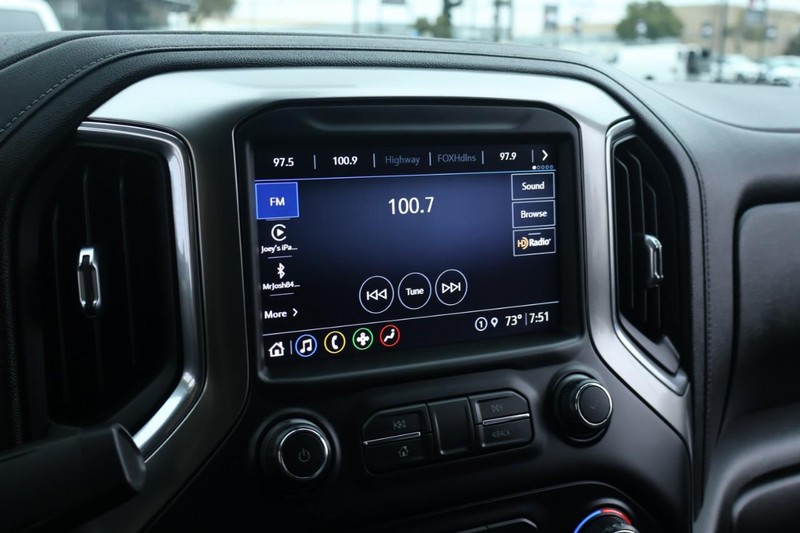 Chevrolet Silverado 1500 Vehicle Full-screen Gallery Image 36