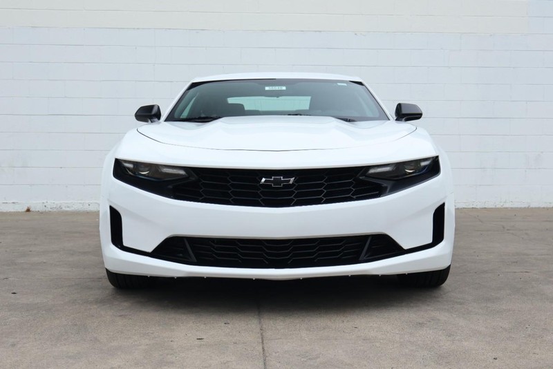 Chevrolet Camaro Vehicle Full-screen Gallery Image 02