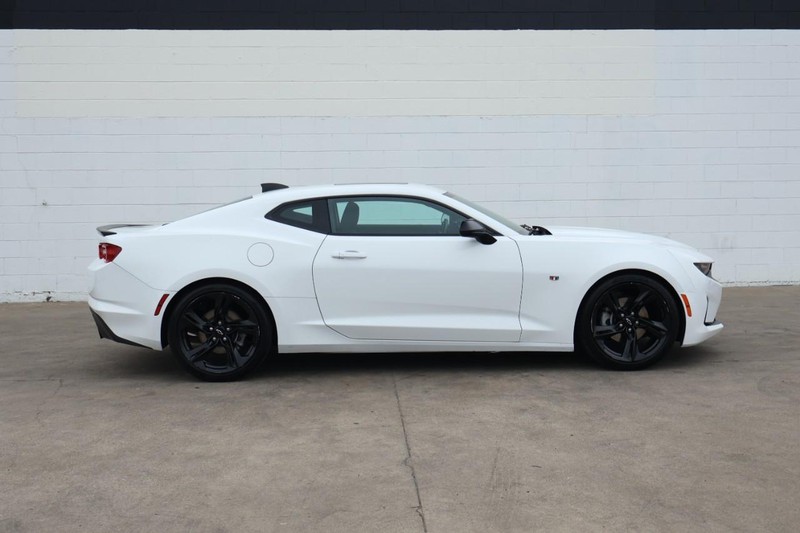 Chevrolet Camaro Vehicle Full-screen Gallery Image 04