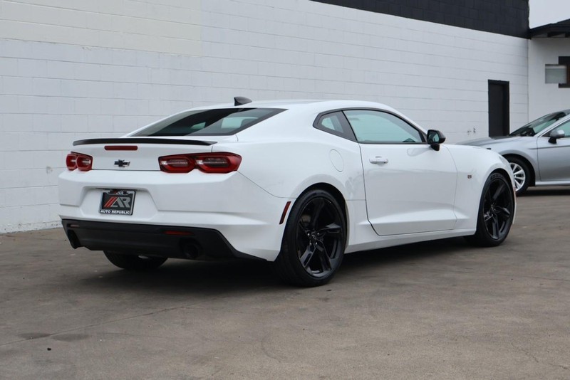 Chevrolet Camaro Vehicle Full-screen Gallery Image 05